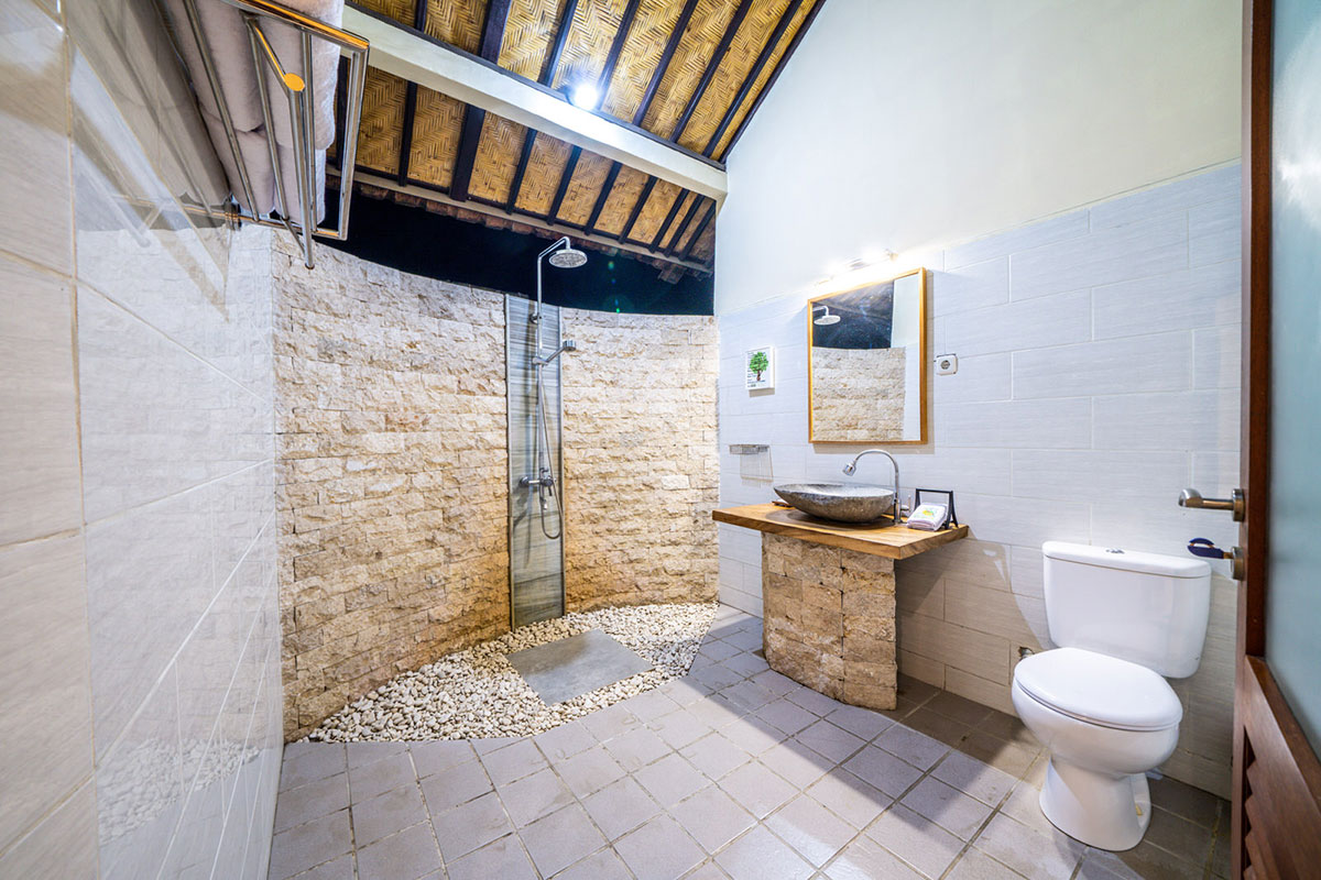 Dusche und Toilette